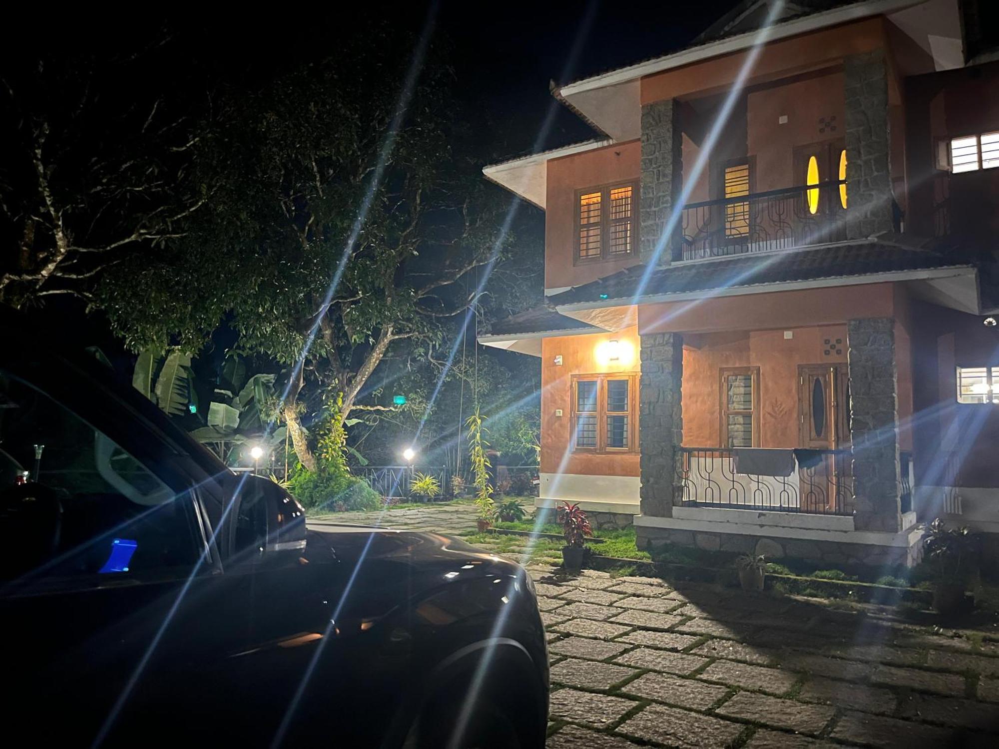Chembra Adobe Appartement Kalpatta Buitenkant foto
